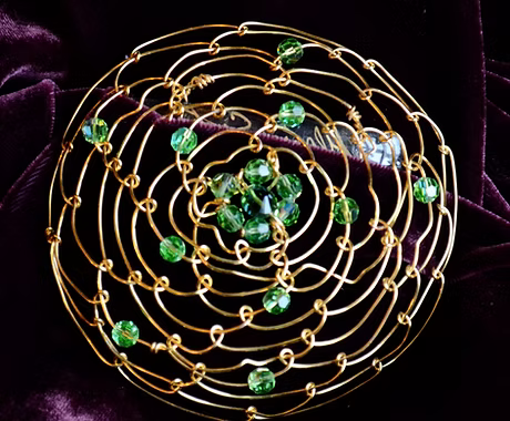 GOLD-COLOR WIRE WITH GREEN